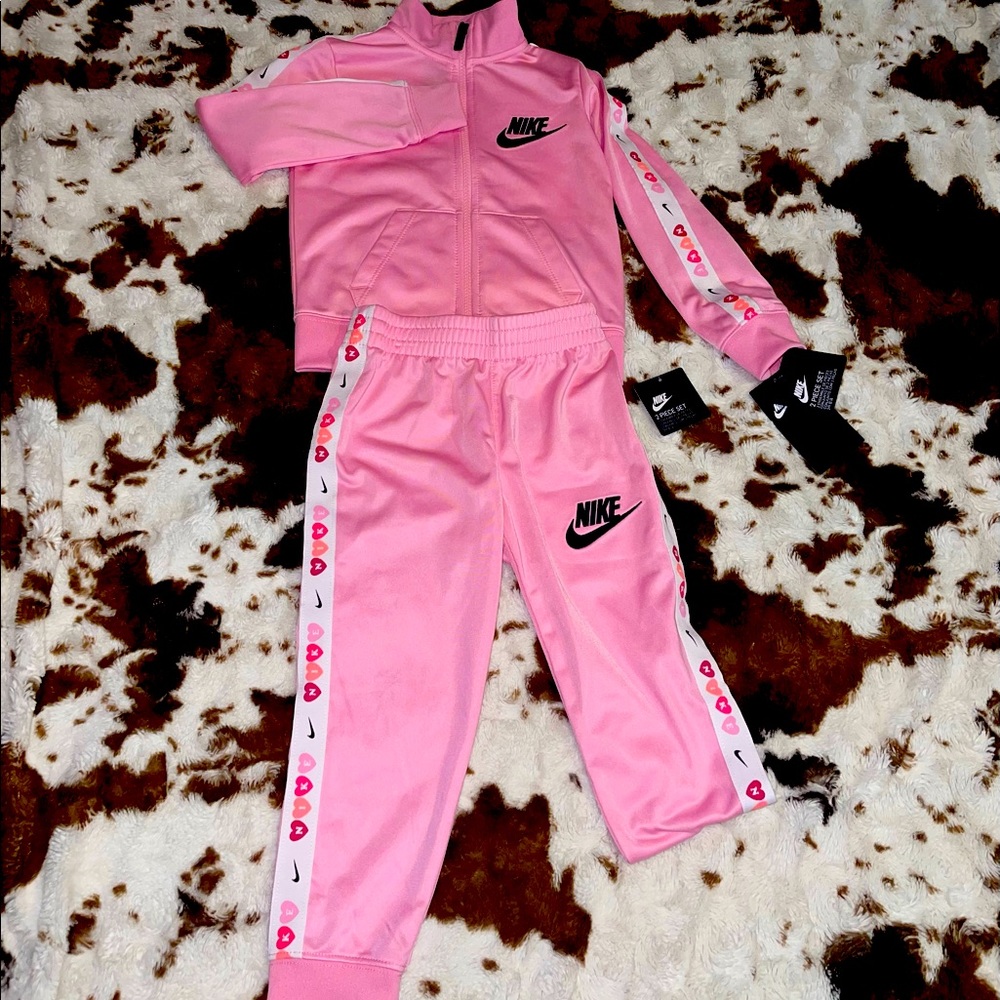 “Brand New Nike Love Girls” Nike Jogger Set for girls size- 4